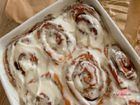 Cinnabon зверху